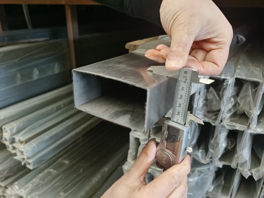 ASTM A479 Ống thép không gỉ vuông được đánh bóng sáng 0,6mm